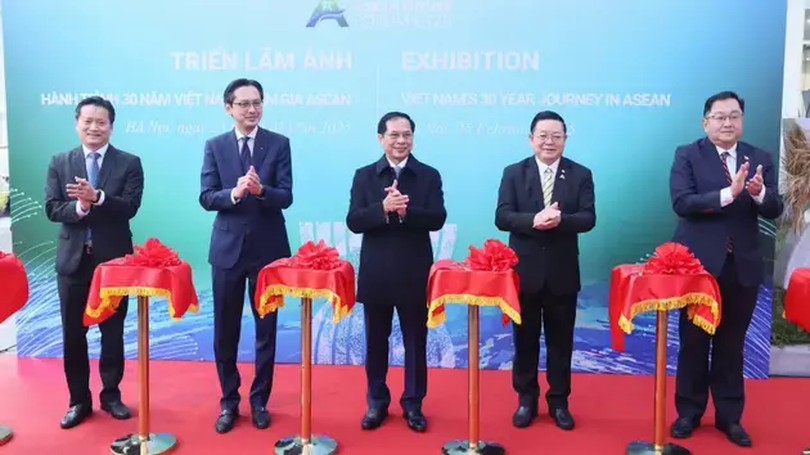 Triển lãm hành trình 30 năm Việt Nam là thành viên ASEAN