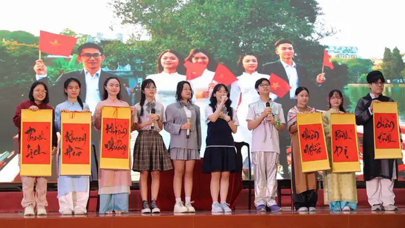 Học sinh làm 'sứ giả du lịch' yêu Hà Nội