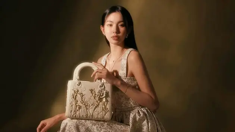 Hoa hậu Thuỳ Tiên tham dự Paris Fashion Week