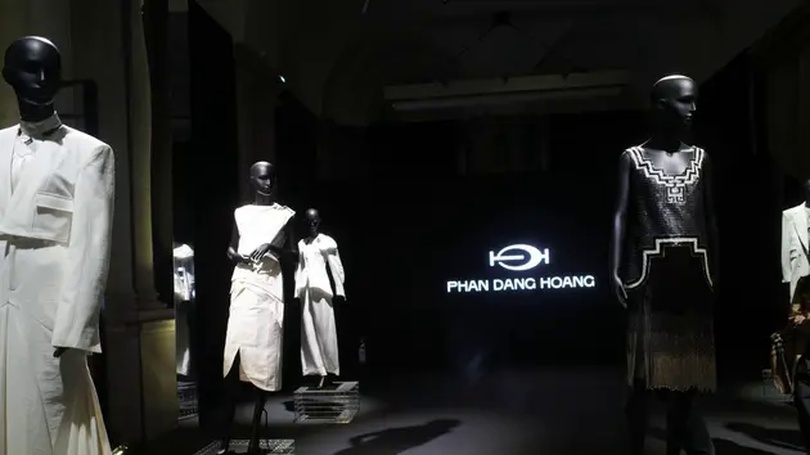 NTK Việt mang giấy dó 500 năm tuổi đến Milan Fashion Week