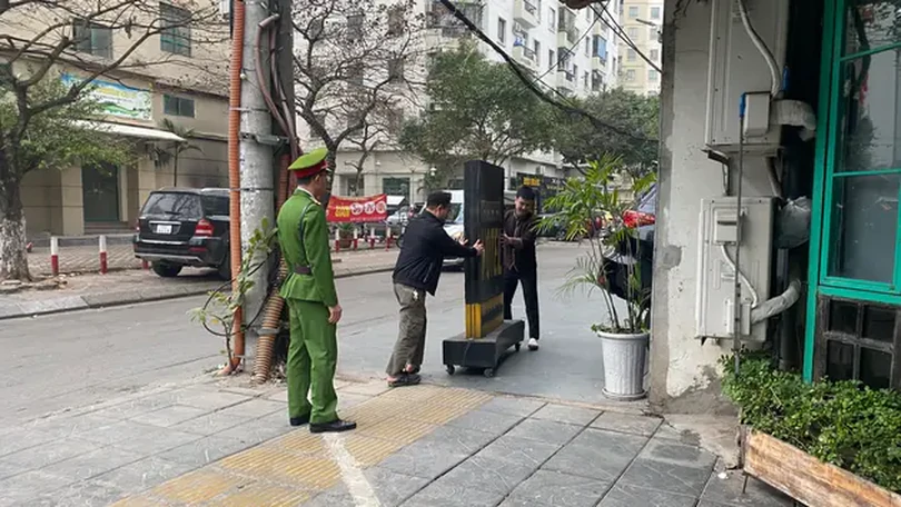 Tình trạng lấn chiếm vỉa hè dần cải thiện