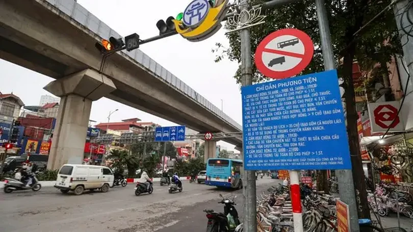 Nhiều bất cập từ hệ thống biển báo giao thông
