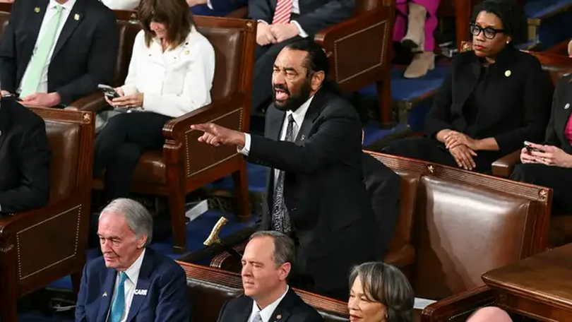 Nghị sĩ phản đối ông Trump bị khiển trách
