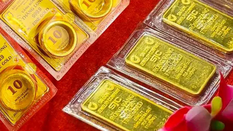 Giá vàng SJC vẫn neo đỉnh 93 triệu đồng mỗi lượng