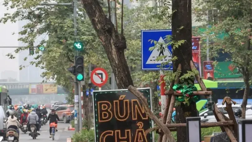 Biển báo giao thông gây khó cho người đi đường