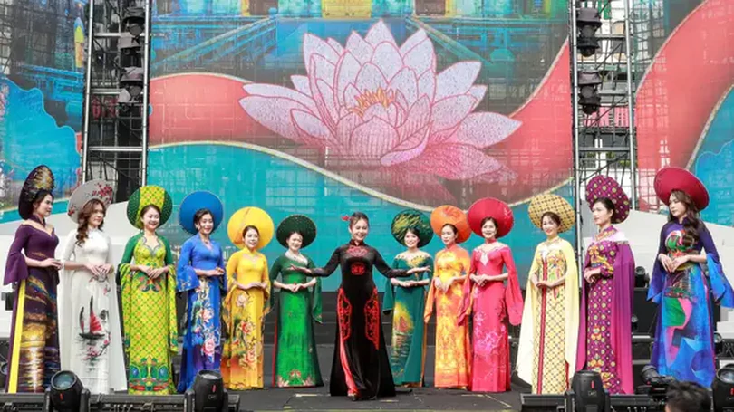 Duyên dáng tà áo dài nữ chiến sĩ CAND Việt Nam