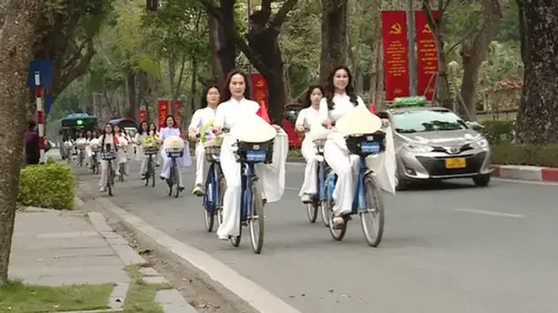 Áo dài xuống phố