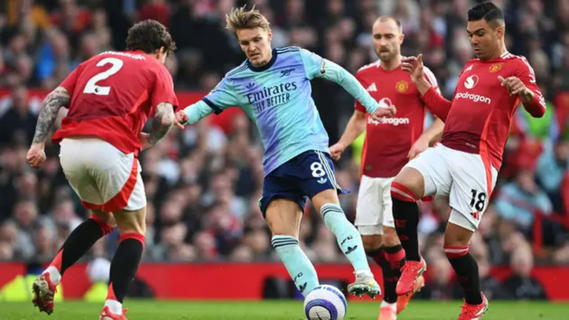Manchester United và Arsenal bất phân thắng bại