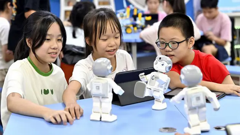 Bắc Kinh phổ cập khóa học AI từ cấp tiểu học