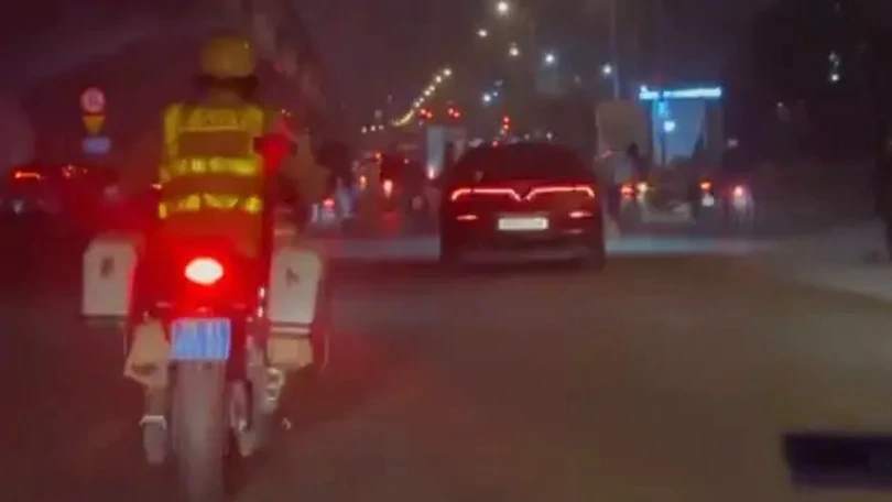 CSGT Hà Nội mở đường đưa người đi cấp cứu
