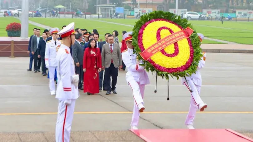 Lãnh đạo TP Hà Nội vào Lăng viếng Chủ tịch Hồ Chí Minh