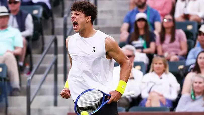 Shelton ghi tên vào tứ kết Indian Wells