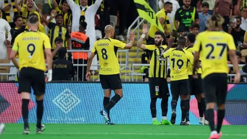 Al Ittihad duy trì ngôi đầu bảng