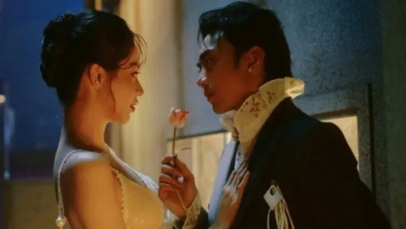 Soobin tình tứ bên Hoa hậu Thanh Thủy