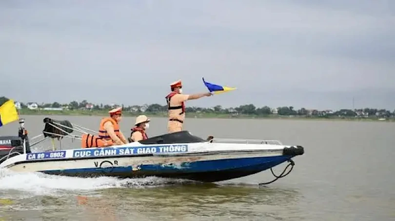 CSGT tuần lưu kiểm soát giao thông đường thủy nội địa
