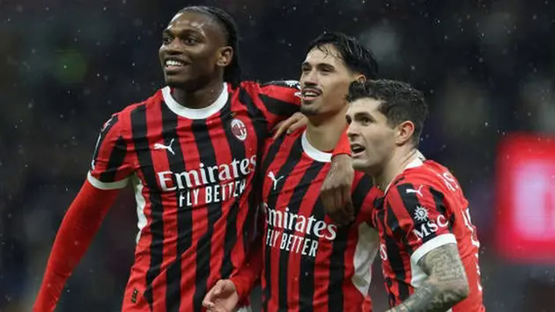 AC Milan ngược dòng thắng Como