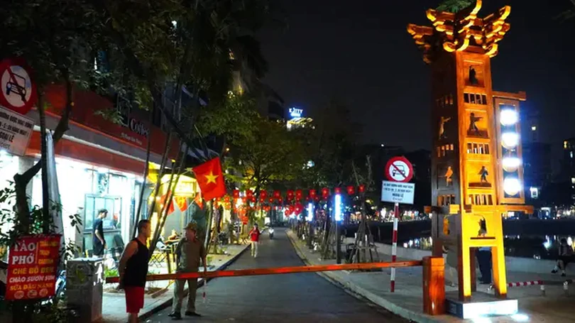 Phố đi bộ hồ Ngọc Khánh tồn tại nhiều vi phạm