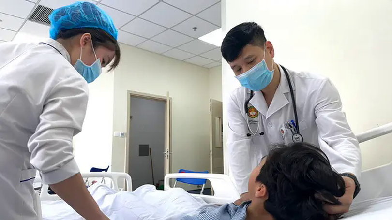 Cấp cứu thành công bé trai 13 tuổi đột quỵ não