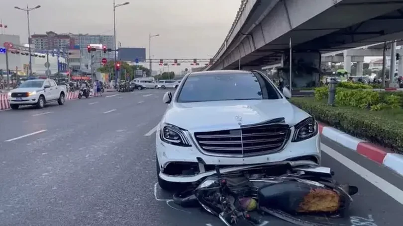Vụ xe Mercedes tông 10 xe máy: Đã có người tử vong