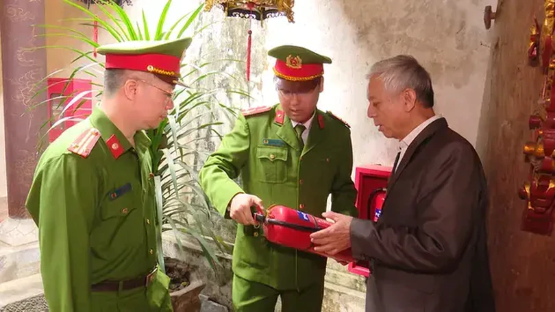 Đền Hát Môn đảm bảo an toàn PCCC trước ngày hội