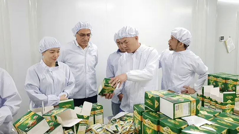 Người gìn giữ nghề thuốc gia truyền dân tộc Dao | Con đường doanh nhân | 15/03/2025