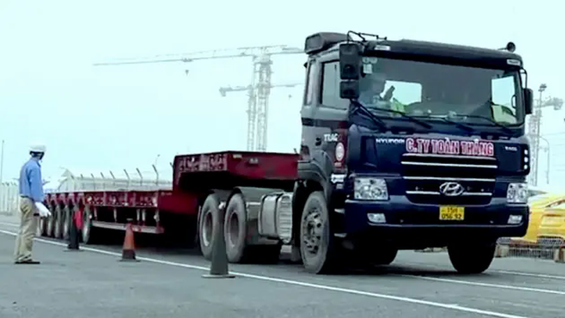 Loay hoay thử phanh xe siêu trường, siêu trọng