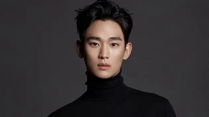 Kim Soo Hyun lộ diện giữa 'tâm bão' đời tư