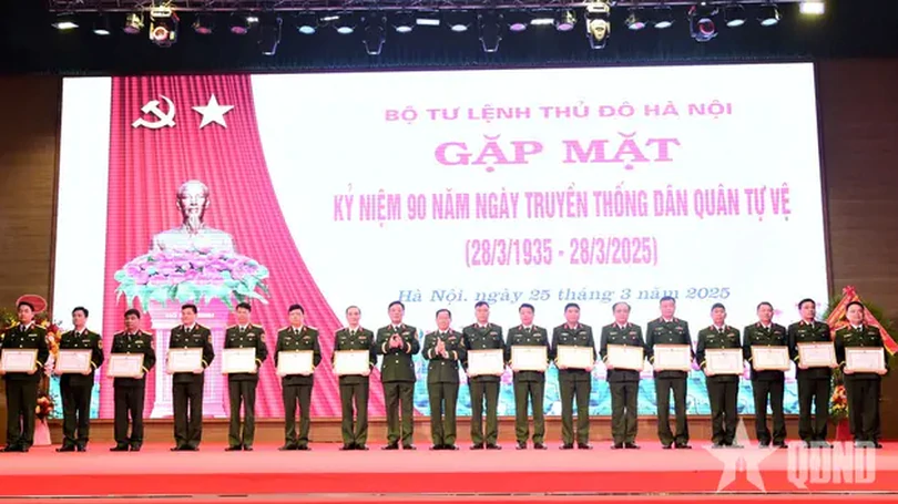 Xây dựng lực lượng dân quân tự vệ Thủ đô vững mạnh