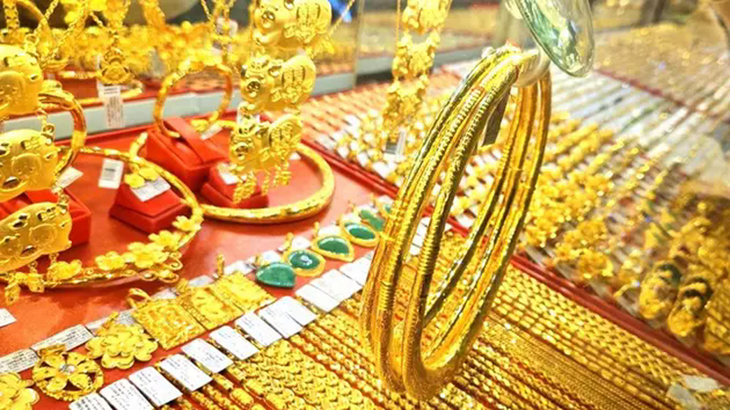Giá vàng tăng vọt lên ngưỡng 99 triệu đồng/lượng