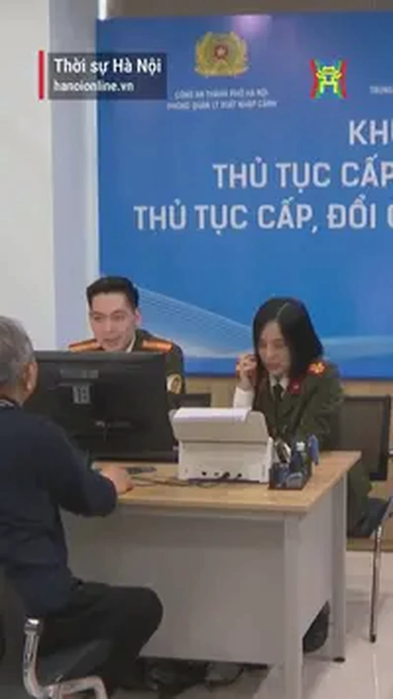Làm thủ tục trực tuyến, trả hộ chiếu tại nhà