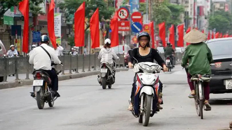 Nhiều người vẫn đi tắt, ngược chiều xe lưu thông