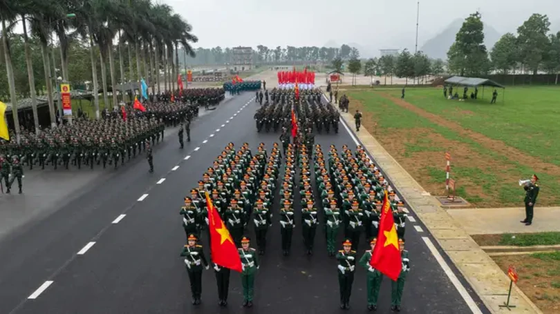'Vượt nắng thắng mưa' trên thao trường Miếu Môn
