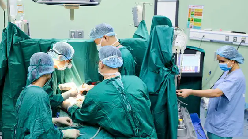 Phẫu thuật đảo gốc động mạch cho trẻ 14 ngày tuổi