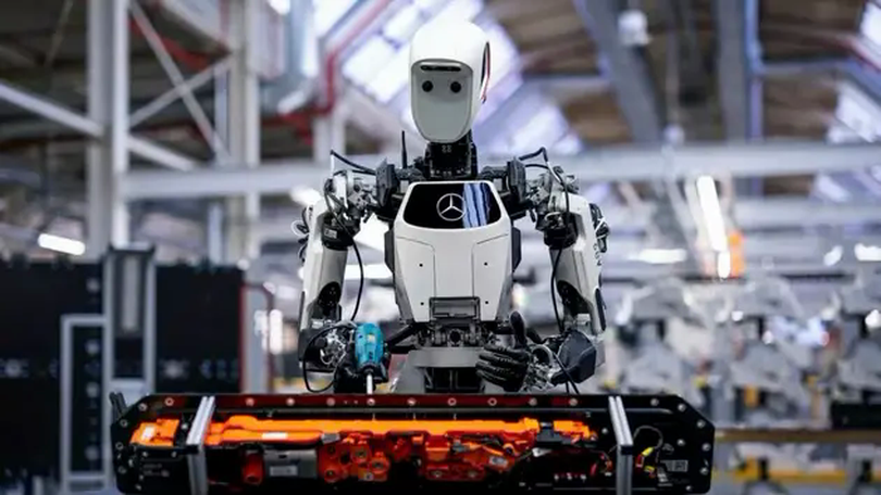 Mercedes thử nghiệm đưa robot vận hành dây chuyền sản xuất