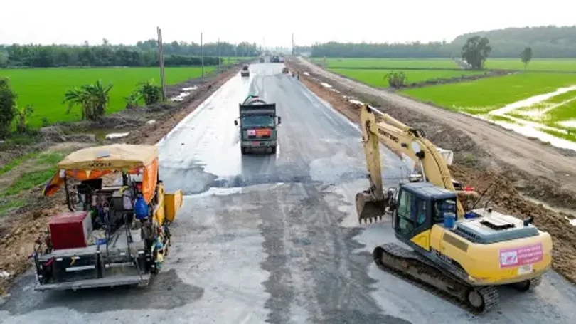Sửa khe co giãn trên cao tốc Bắc-Nam trước 30/4