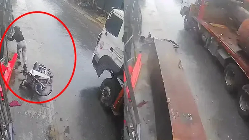 Khối gỗ bất ngờ lăn khỏi xe tải đang chạy trên đường