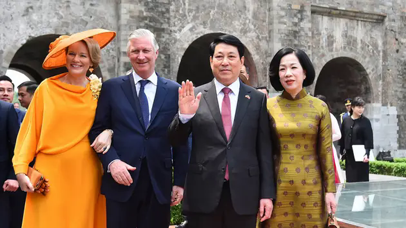 Chủ tịch nước và Nhà vua Bỉ tham quan Hoàng thành Thăng Long