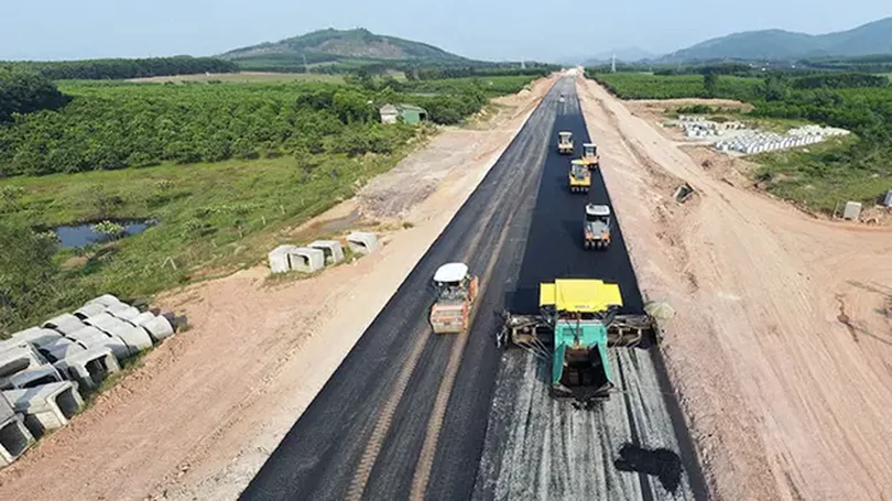 Thông xe tuyến chính bốn dự án thành phần cao tốc dịp 30/4