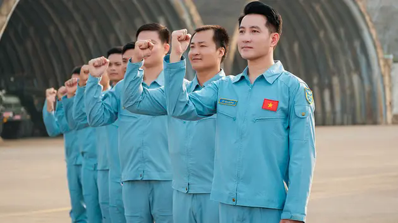 Nguyễn Phi Hùng tôn vinh chiến sĩ không quân trong MV mới