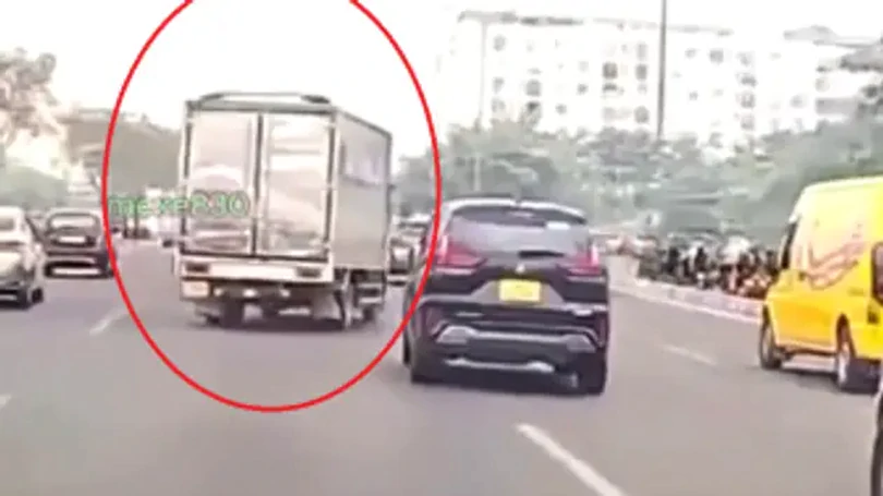 Xác minh xe tải lạng lách trên đại lộ Phạm Văn Đồng