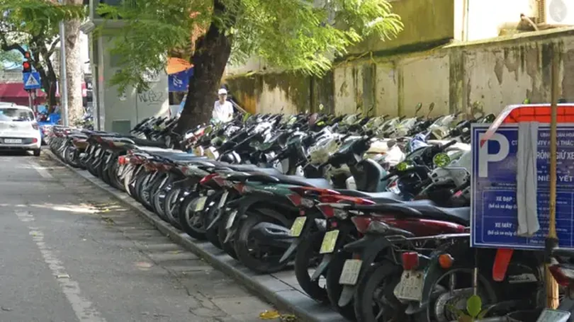 Hạn chế cấp mới các điểm trông giữ xe trên vỉa hè