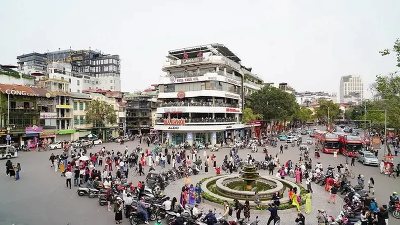 Hạn chế phương tiện tại Quảng trường Đông Kinh Nghĩa Thục