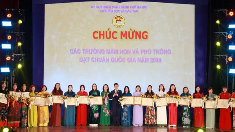 412 trường học Hà Nội nhận đạt chuẩn quốc gia