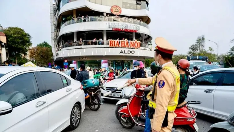Thí điểm điều chỉnh giao thông Quảng trường Đông Kinh Nghĩa Thục