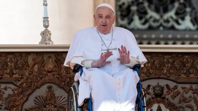Giáo hoàng Francis lần đầu xuất hiện sau khi xuất viện