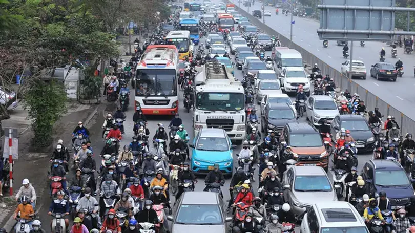 Ùn tắc khi người dân trở về thành phố sau nghỉ lễ
