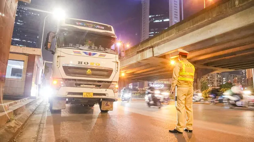 CSGT xử lý hơn 1400 xe chở quá tải