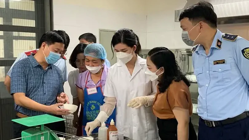 Hà Nội kiểm tra diện rộng an toàn thực phẩm đường phố