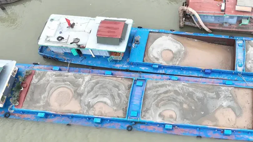 Liên tiếp phát hiện phương tiện vận chuyển cát lậu