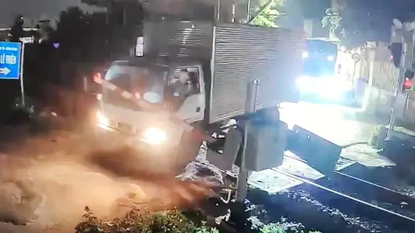 Hàng trăm vụ tài xế cố tình vượt đường ngang